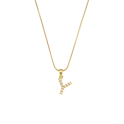 18-carat gold-plated initial necklace with precious pearls and small natural pearls