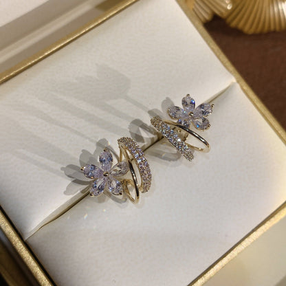 Gold floral earrings with zircon
