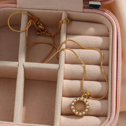 18-carat gold-plated initial necklace with precious pearls and small natural pearls
