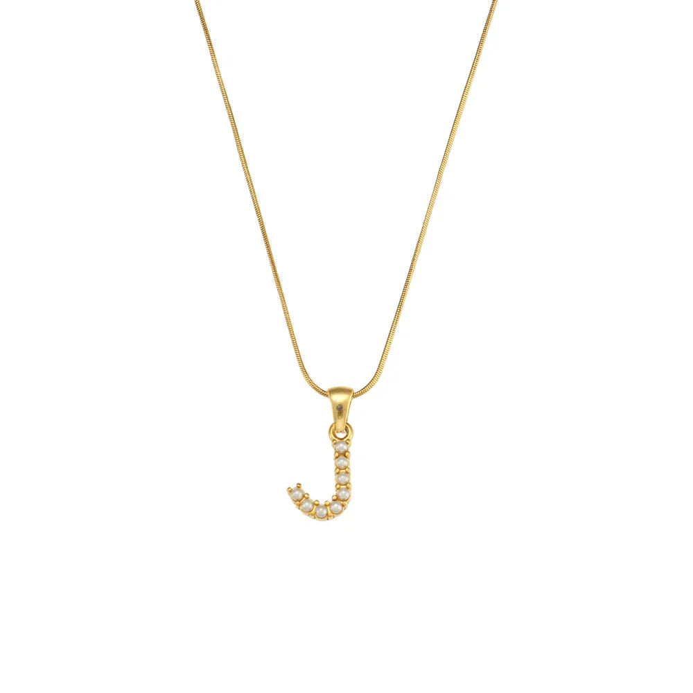 18-carat gold-plated initial necklace with precious pearls and small natural pearls