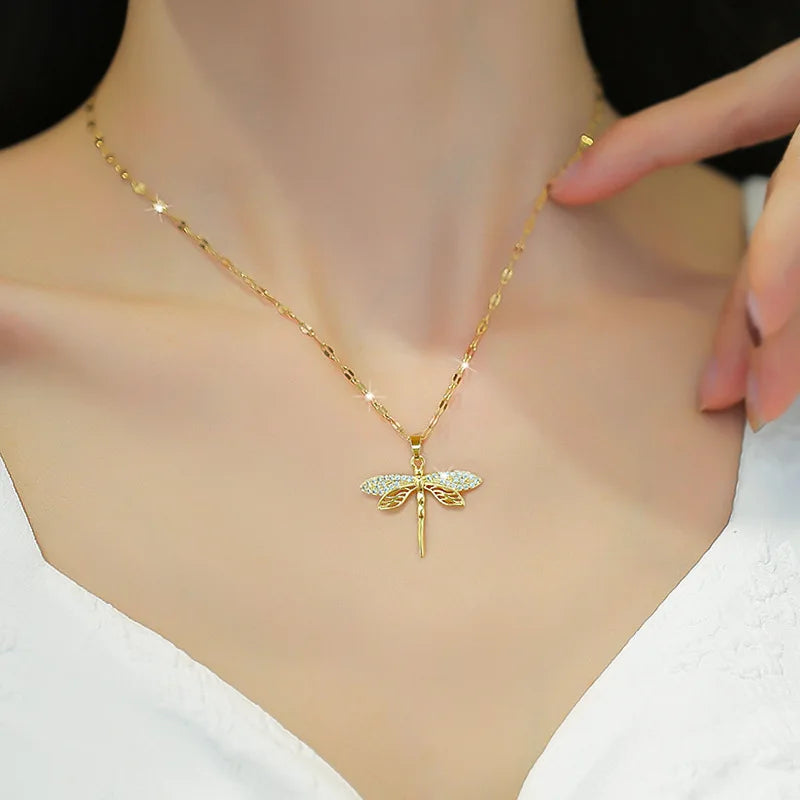 Dragonfly Crystal Necklace – Symbol of Transformation and Beauty