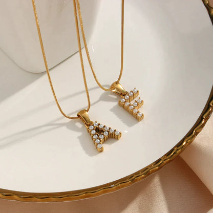 18-carat gold-plated initial necklace with precious pearls and small natural pearls