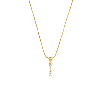 18-carat gold-plated initial necklace with precious pearls and small natural pearls