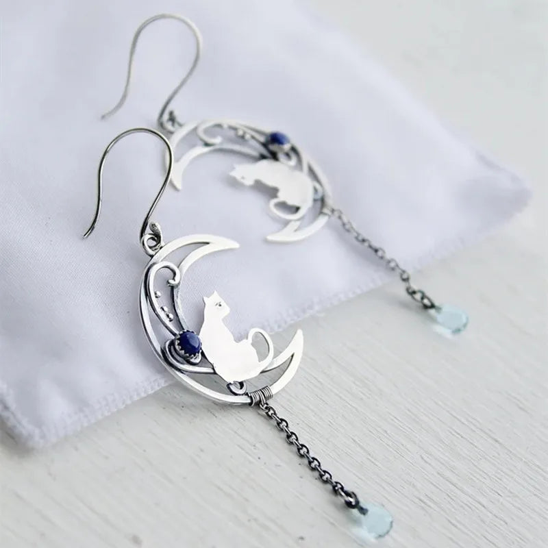 Moonlight Cat Earrings – Vintage Crescent Design with Lapis Lazuli Stone