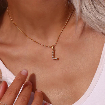 18-carat gold-plated initial necklace with precious pearls and small natural pearls