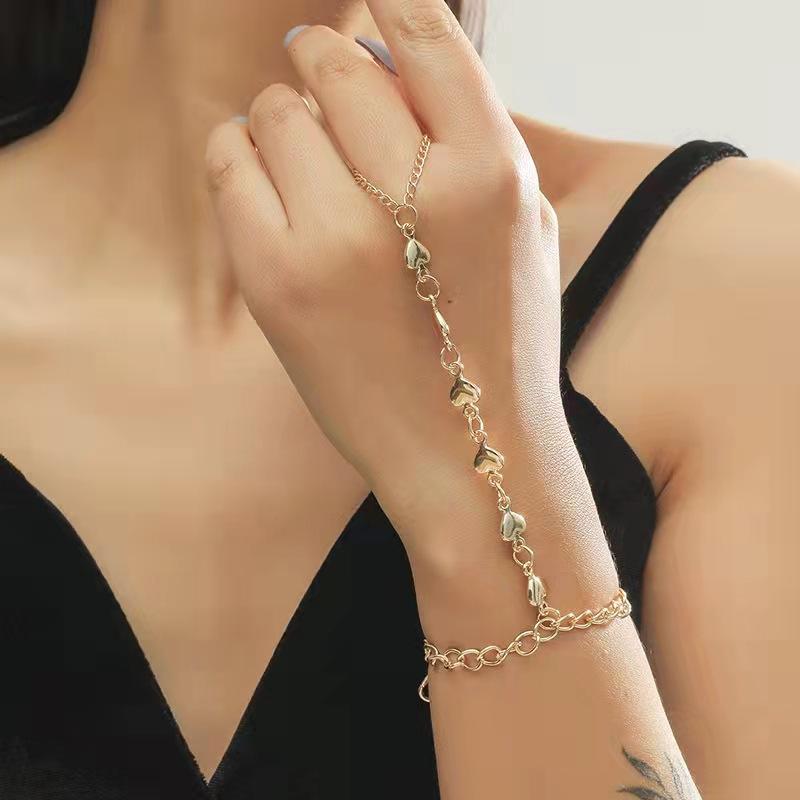 Living Hearts finger chain ring