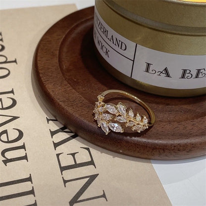Gold-plated crown ring with zircons