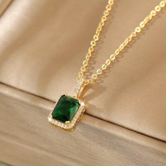 Emerald Clover Pendant Necklace | Gold