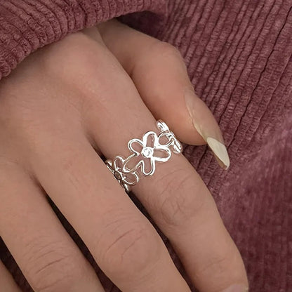 Adjustable 925 silver vintage ring with flower