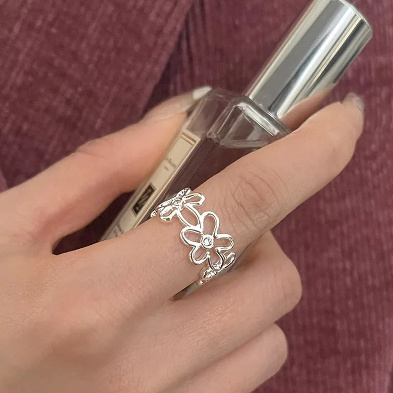 Adjustable 925 silver vintage ring with flower
