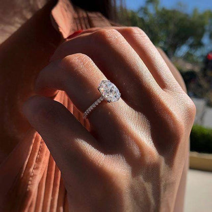 Ivyial oval cut ring
